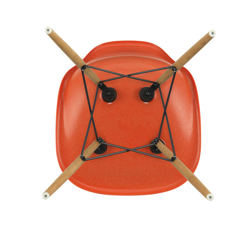 Cadeira Eames em Fibra de Vidro DSW / Base Freixo